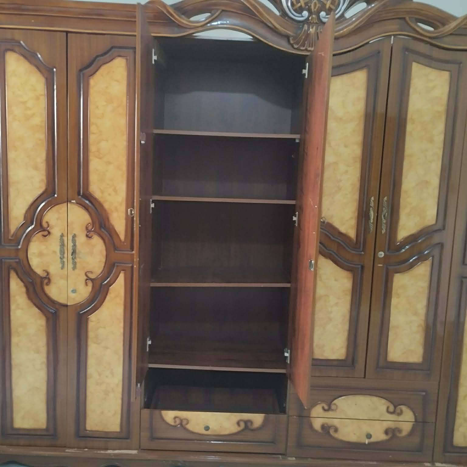 غراض للبيع كلمن وسعرة . روح افحص اتاكد شيل أخذ بالعافية 
الكنتور 4 بوب يعادل 8 بوب تكمة ثگيل مابيه عيب 170 وبيه مجال 

البوفية مترين مابيه ضرر 160 وبيه مجال 

مبردة 80 
فرن 50 
غسالة 250 LG.... 
12 ونص كيلو 

تخم ملكي 130


**إذا كنت صاحب هذا الإعلان وتريد حذفه لأي سبب، رجاءا أرسل رسالة إلى الدعم الفني**