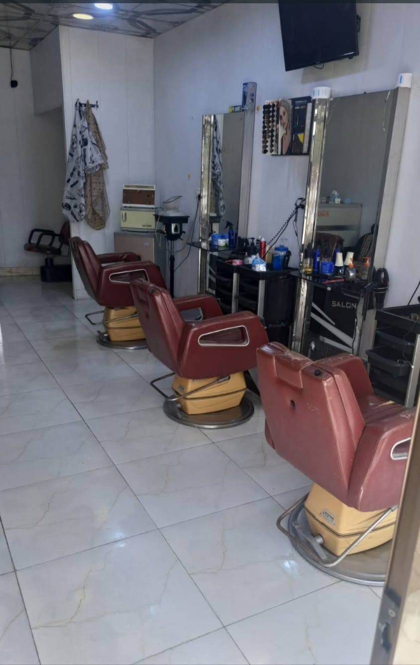 صالون حلاقه للأيجار كامل او كرسي حي الجامعه خلف معرض اربيل موقع ممتاز المحل بي زبائن لعدم التفرغ *********** سيد وسام

