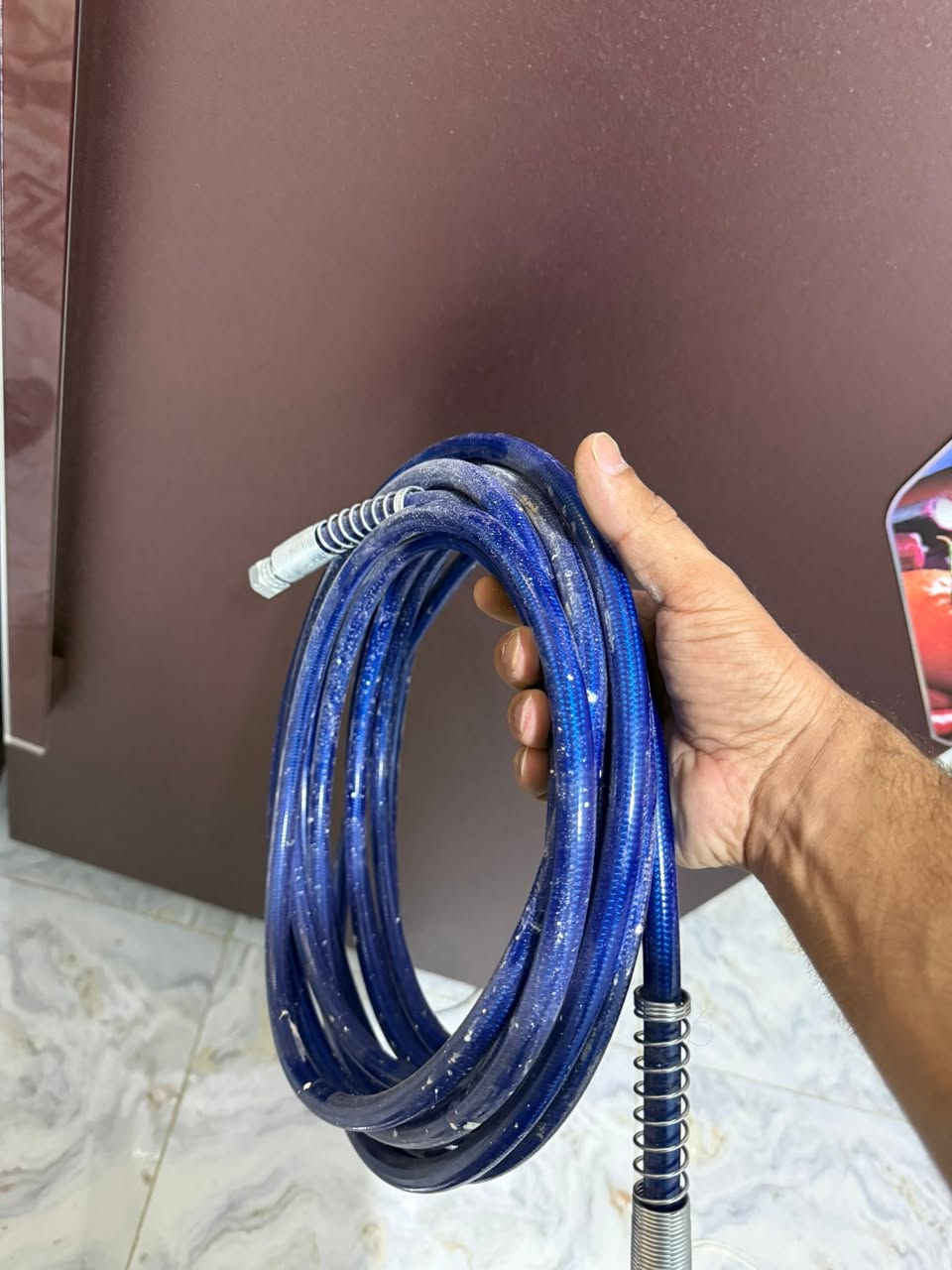 سلام عليكم جهاز ايرلس نضيف كلش اخو جديد مستخدم مرا وحده هاي نضافته كدامك الصونده والمسدس ما مستخدمات +ويا نوزلات جديده ونوزلات مستخدمه + قصب تطواله نوعييته اصلي حاي ينباع ب٤٠٠ و٥٠٠  سبب لبيع ماعندي شغل بي واريد ابيعه السعر ٣٠٠ قفل كع كل الغراض الي بل صوره وموجود توصيل
***********
