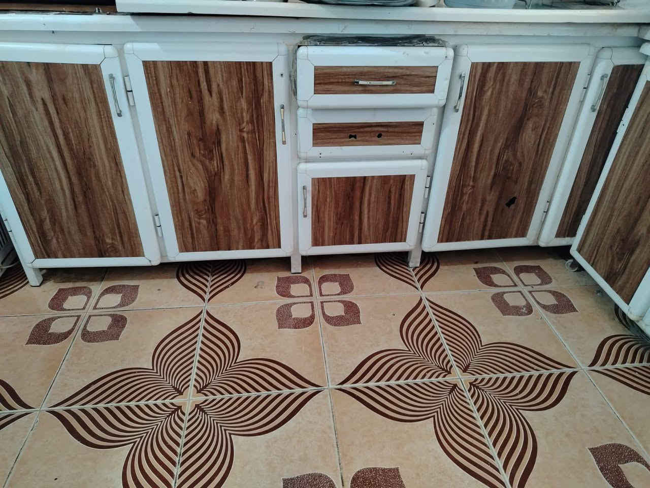 كاونتر للبيع الطول مترين ونص والملحق ٦ ابواب مع سنك مرمر العيوب واضحه بالصورة سعره ١٥٠ الف قفله موقعه باداوه اربيل كل المعلومات موجودة الي جاد بالشراء يتفضل ملاحظة المجرار موجود ما بين نقص بس شويه كسر بالباب واضح بالصوره


**إذا كنت صاحب هذا الإعلان وتريد حذفه لأي سبب، رجاءا أرسل رسالة إلى الدعم الفني**