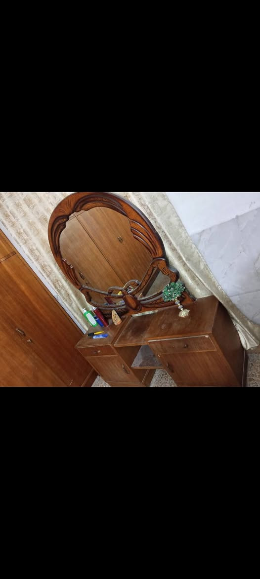 السلام عليكم 
غرفه للبيع 
الغرفة نظيف وجديدة 
السعر 400 وبيها مجال
مكاني بغداد الشعب
***********
