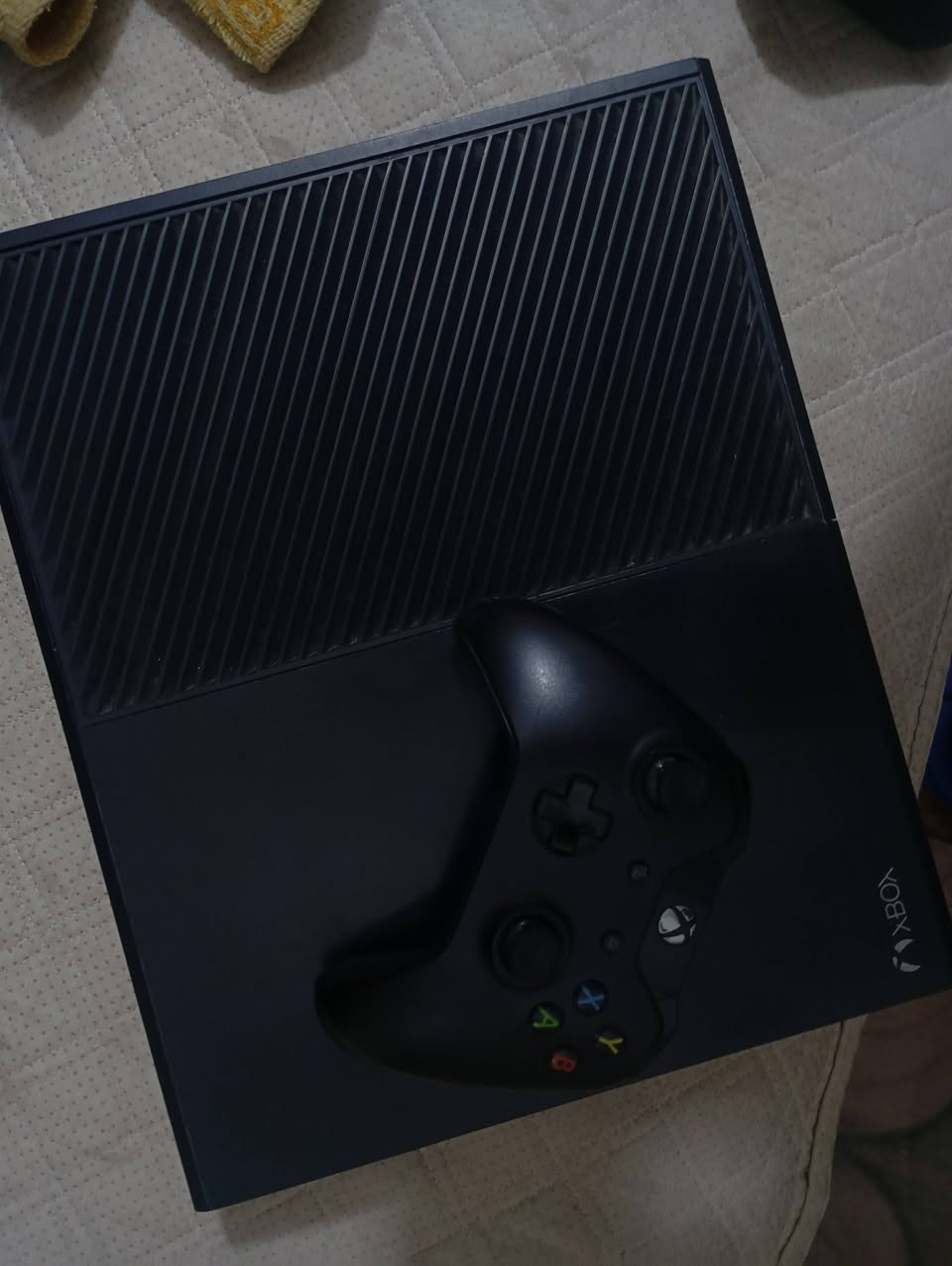 اكس بوكس وان one
ذاكرة 512نص تيرة 
غراض كاملة مع يدة واحدة 
بي كيم باس شهرين والعاب مثل 
Gta جتي اي 5
باتل فيلد 1
ذة ديد زومبي 
ذة كرو 2 
وباقي تريد العاب تنزلهن من الكيم باس
للاستفسار على ارقم ***********
مكان بعقوبة
