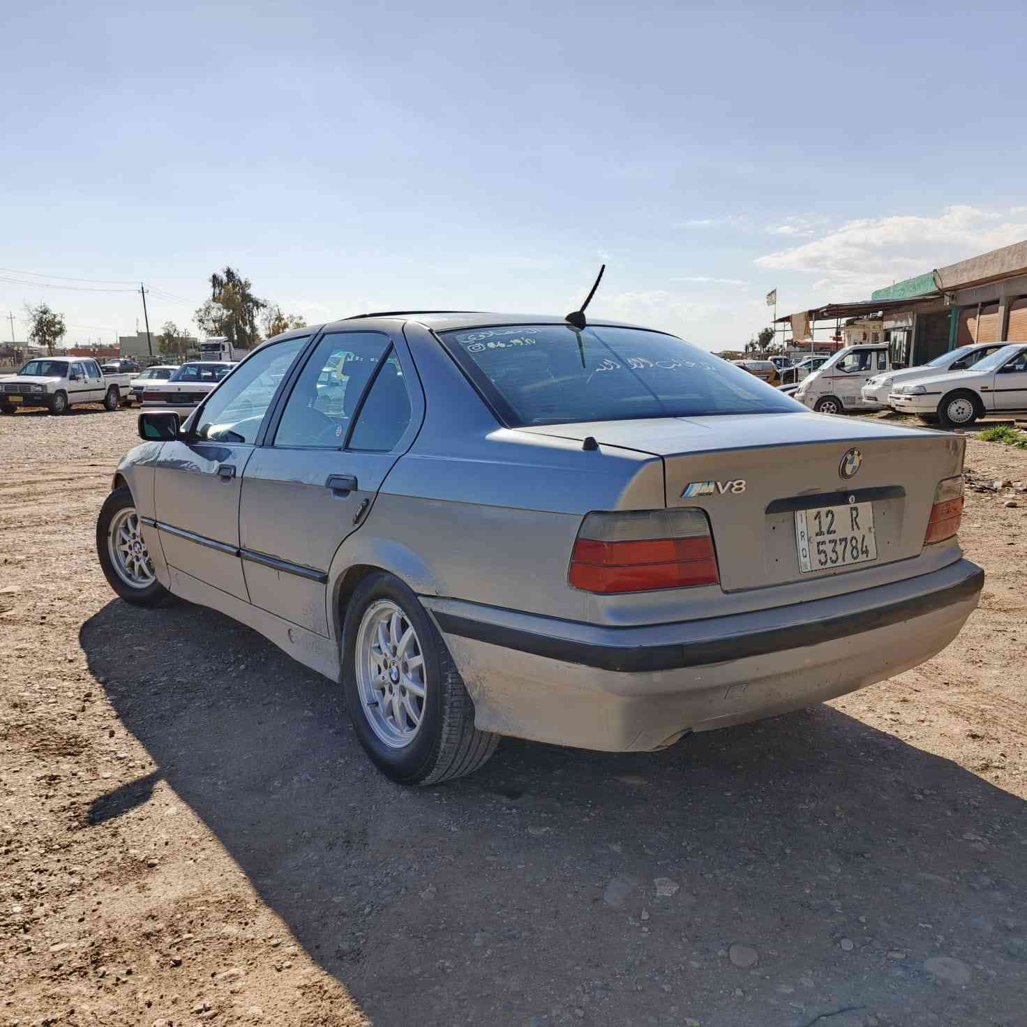 بي ام  موديل1992 
كير مكينه  مكفولات تخم تاير ويل كب بلادي
حداديه جديده غرفه جديده حيل كشنات جلد 
 بدون ضربه مكفول
كهربائيات كلها شغاله 
رقم نينوى 12 وكاله تحويل من شرعي
سعر قفل 37
*********** مكان تلعفر
