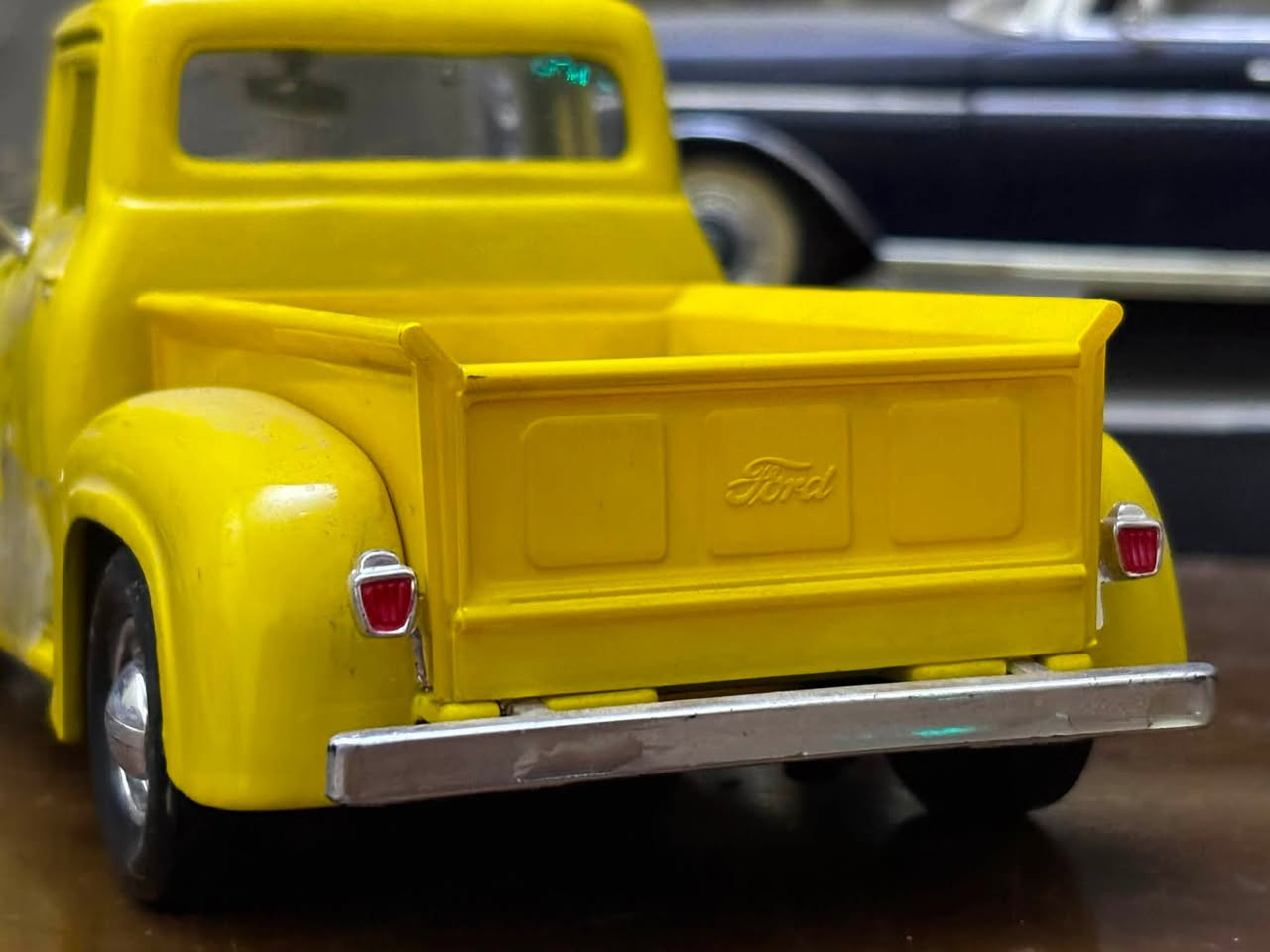 1955 Ford Pick-up 
 
.
.
.

أنتجت هذه القطعة بواسطة شركة MotorMax 

حجم 1:24

السعر 18 الف 

تواصل على الرقم ***********
