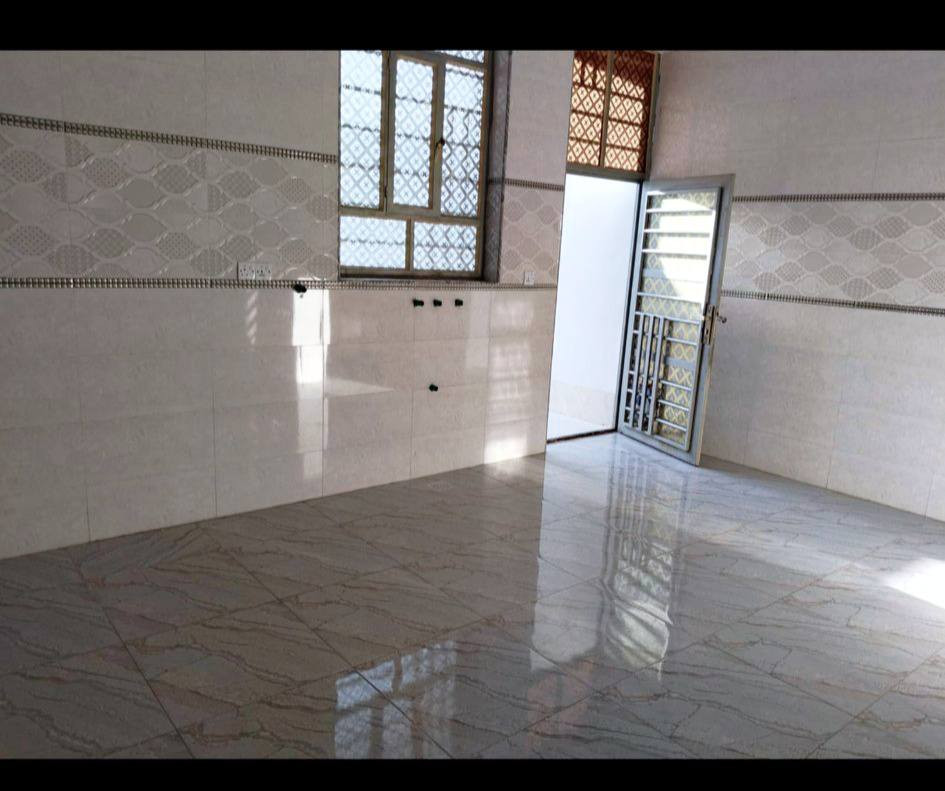 السلام عليكم ورحمه الله وبركاته يوجد بيت للبيع في الرمادي الخمسه كيلو قرب مجمع عمر  الراوي وماركت الريان البيت ركن مساحه 200متر بناء جديد للاستفسار الاتصال على الرقم ‏‪***********‬‏
