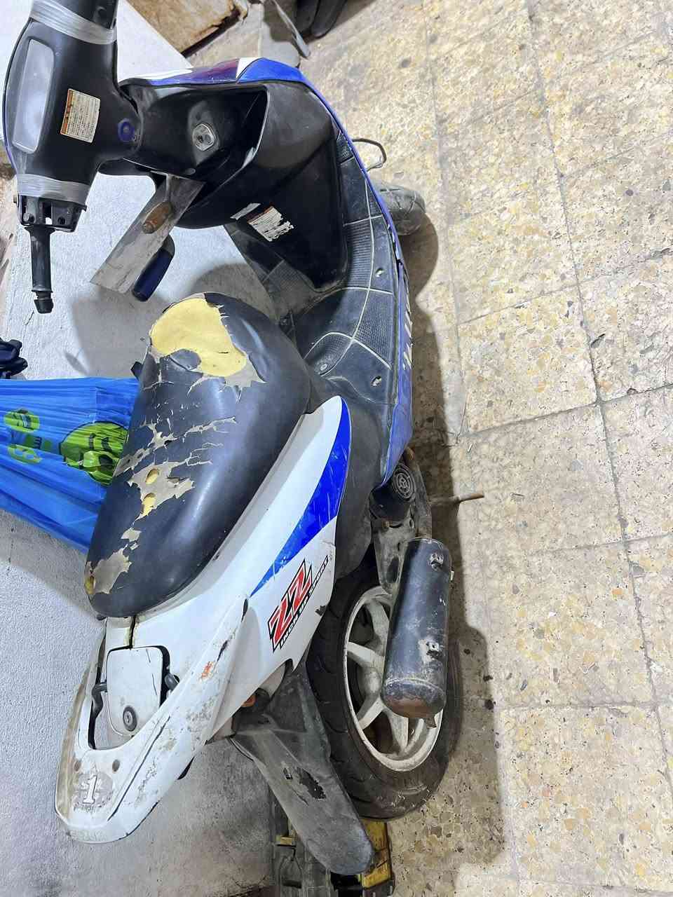 سلام عليكم دراجه سازوكي للبيع السعر175وبيه مجال للشرايي الدراجه كاضه مكينته ابيعه كوم حديد مكاني بصره جبيله الرقم ***********
