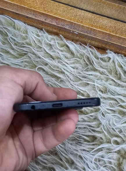 السلام عليكم
الموصفات الكاملة

▪️ الشاشة:

حجم 6.7 إنچ

دقة +FHD

معدل تحديث 90Hz

حواف نحيفة جداً

▪️ المعالج:

Qualcomm Snapdragon 680

أداء ثابت وممتاز للاستخدام اليومي

▪️ الذاكرة والتخزين:

6GB RAM

128GB تخزين داخلي

▪️ الكاميرات:

خلفية رباعية:

64MP الرئيسية

5MP واسعة

2MP ماكرو

2MP عمق

كاميرا أمامية 16MP

▪️ البطارية والشحن:

بطارية 4000mAh

شحن سريع 22.5W

▪️ المميزات الإضافية:

بصمة جانبية

خفيف الوزن

تصميم نحيف وأنيق

USB-C

يدعم 4G

---
السعر 100 الف 
تواصل واتساب وتليكرام 
***********
