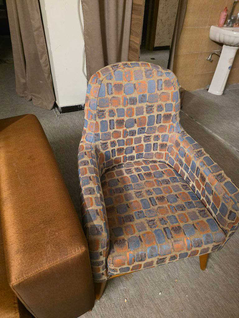 تخم من برونز بس يحتاج تنظيف ووحده من الارجل الي تسند القنفه الجبيره بالوسط مكسوره تحتاج تصليح السعر ٣٥٠ الف قفل
العنوان بغداد البنوك


**إذا كنت صاحب هذا الإعلان وتريد حذفه لأي سبب، رجاءا أرسل رسالة إلى الدعم الفني**