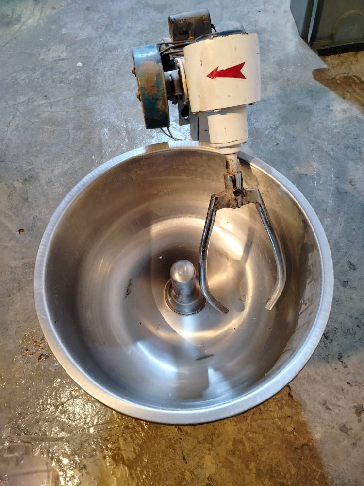 ‎السلام عليكم عجانة ايرانية للبيع جديدة مستعملة شهرين فقط  تعجن كيس طحين  
***********‎ بلاد, صلاح الدين
