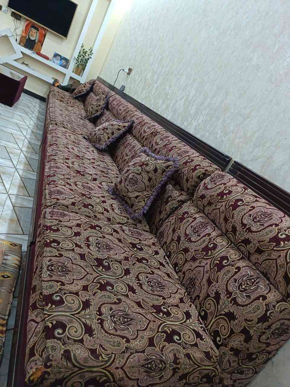 إسلام عليكم تخم قنفات نضيفات بس بيهن اشكم قطعه نازلات من جوه يحتاجلهن ترتيب 13قطعه مع طبلات 3اثنين ازغار اوحده اجبيره مكاني البصره القبله   ***********
