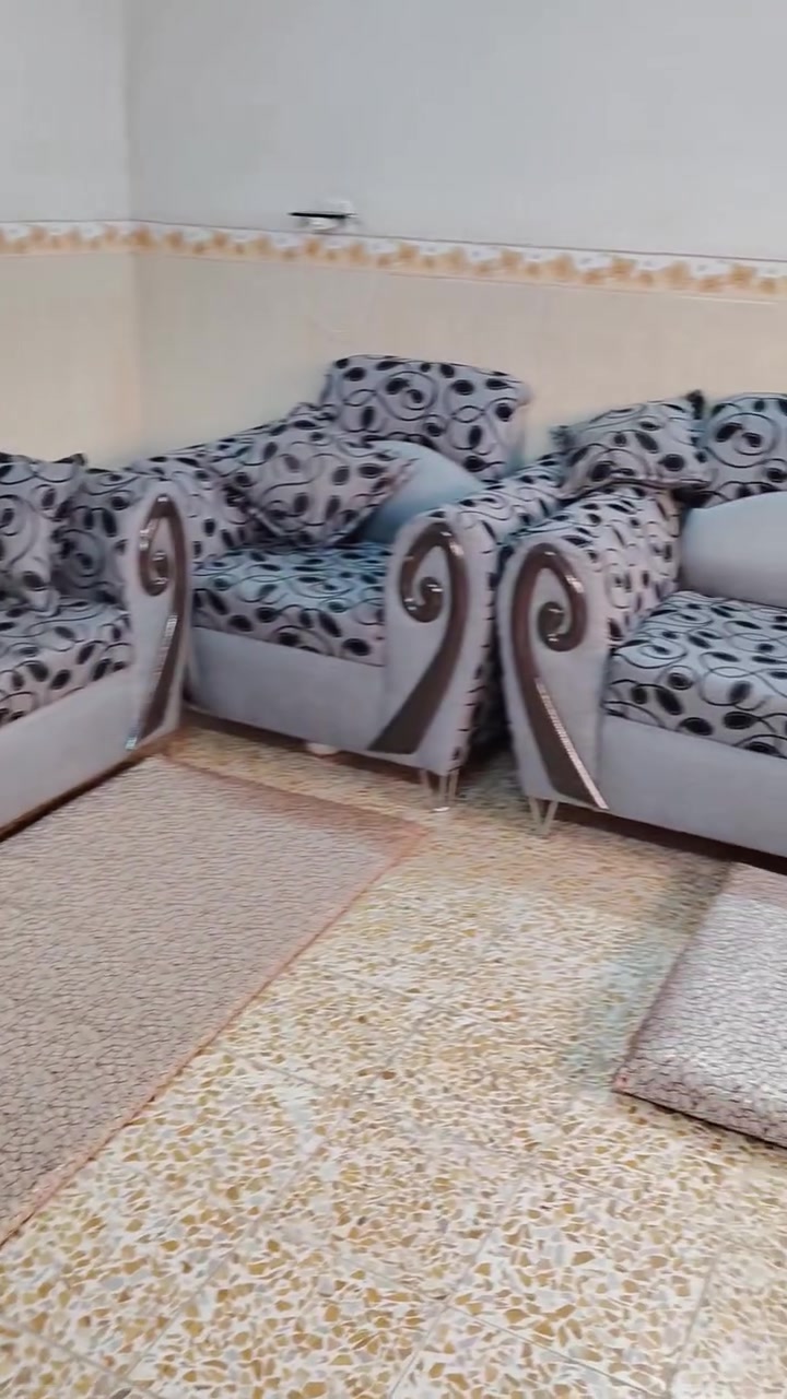 سلام عليكم ديوان للبيع فقط
الديوان كدام عينك نضيف حيل ومرتب مستعمل شي قليل 
السعر 300 وبي مجال للشراي 
رقمي ***********

