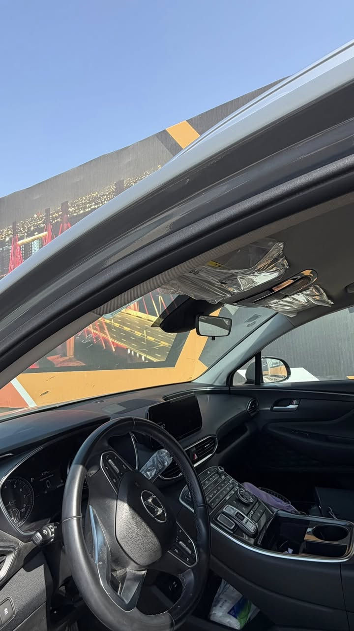 السلام عليكم سنتافي 2023فول عدا البنوراما
سياره جديده ماشيه 30حادثه بدون تبديل تعديل بطرف البنيد فقط  السنويه بمسي 227$وبيها مجال قليل ***********
