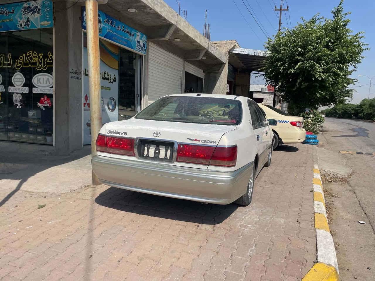 مەلیکە بڕاوە ۲۰۰۳ کود کراو کودی بەناوی خۆمەوەیە مەکینە d4 گەورە 
۳دوگمە پەردە چوار کوشن کارەبا گێڕ و مەکینەو ئەکسلی بەشەرت مەسرەفی تیانیە تەبرید لەسەر سویچ ئیشەکات تازە دەعامیم بۆیاخ کردۆتەوە کامل مەسرەفیم کردوە 
سەیارەی ماڵەو هی مەعرەز نییە دەعم و لێدراوی نیە ٦ مانگە لای خۆمانە 
سعری ٤۱ معامەلە شوێنم بازیانە 
گۆڕینەوەش ئەکەم بەس لەگەڵ شاهینە 
***********
