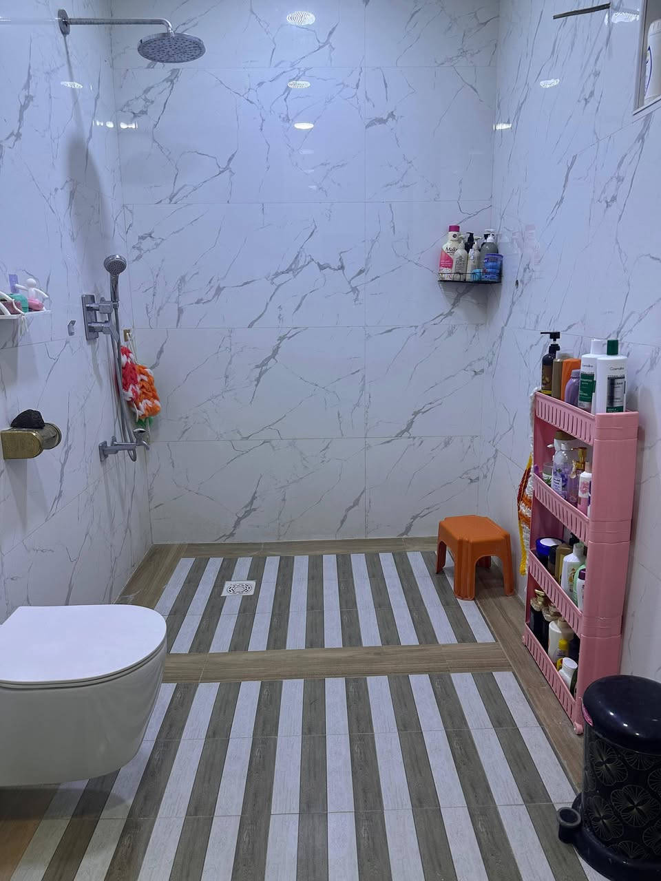 العنوان الديوانيه قرب الجداريه فرع مطعم مندي دار اليمن عند البو صالح طابو صرف عثماني 

مساحه ٣٠٠ متر واجهه ١٥ ونزال ٢٠ 
بناء حديث سنه ٢١ 
بناء ارضي 
وشقتين فوك كل وحده ١٥٠ متر كونكريت مسلح درجه اولى
الطابق الأرضي بناء ٣٠٠ صاله استقبال 
غرفتين نوم 
مطبخ 
صحيات خارج وداخل 
وهول ومناور عدد ٣ بين الغرفتين ويم الحمام 
وشقتين كل شقه ١٥٠ متر 
 شقه بيها غرف عدد ٢ وصاله ومطبخ وصحيات مع حمام 
والثانيه غرفه سويت 
صاله مطبخ سطح
طابو صرف عثماني 

والاتصال على هذا رقم ابني 

سيد موسى 

‭٠٧٧٠ ٩٤٤ ٧١٩١
