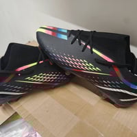 حذاء رياضي • مقاس ٤٤ • متوفر كميات