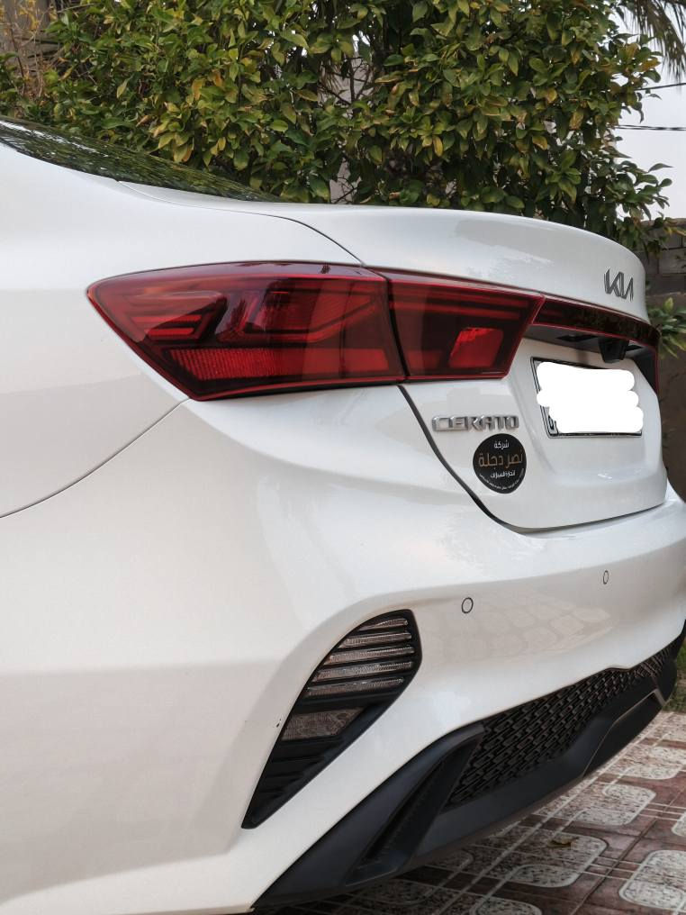 السلام عليكم سيراتو موديل 2024 فول مواصفات ١/١ وضع شركة رقم بغداد تحويل ثاني يوم مكفولة كفالة عامة محرك  2000 ماشية 37 كم عنوان واسط العزيزية للاستفسار ***********
