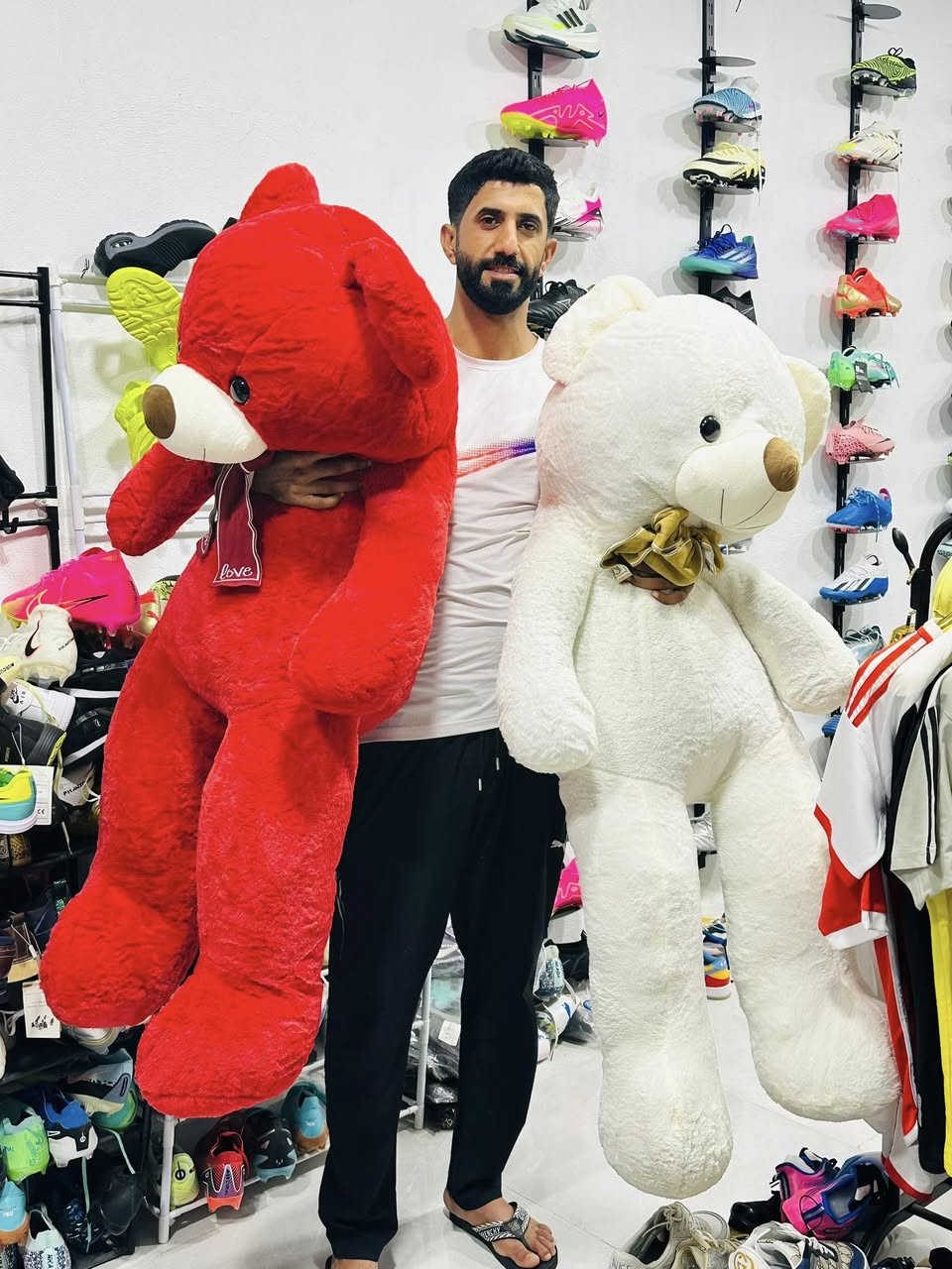 عمي السلام عليكم دبابه للبيع 😂يعني بربكم عيد الحب ومحد يشتريهن لمرته خطيبته حبيبته شجاكم


**إذا كنت صاحب هذا الإعلان وتريد حذفه لأي سبب، رجاءا أرسل رسالة إلى الدعم الفني**