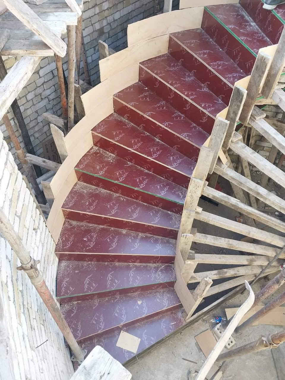 سلام عليكم نجار قالب متفرغ شغل درجة ولى تصل ودلل *********** او ‏‪***********‬‏ شرط ١٠٠م بيوم وحد نجارة وحدادة وصب عندي كدر وتزام
