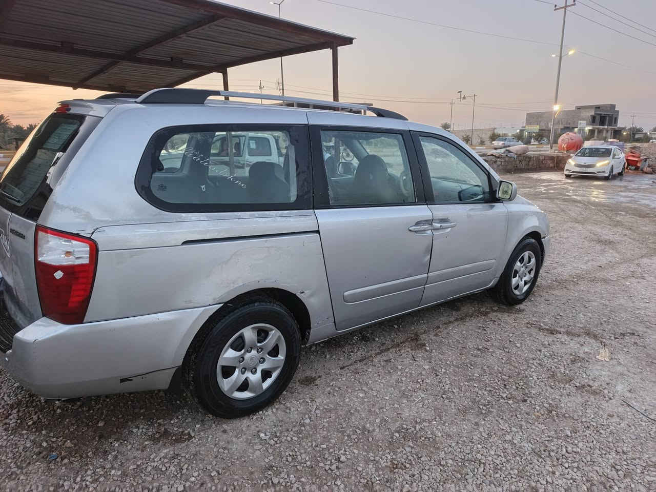 سلام عليكم سياره كيه كرنفال موديل 2009 رقم بغداد نكليزي بسمي مداور ثاني يوم سياره كير ومكينه وتخم تاير كله جديد بيه جراد حادثه جامغ الايسر
السعر شده وخمسه 
رقم موبايل ***********
