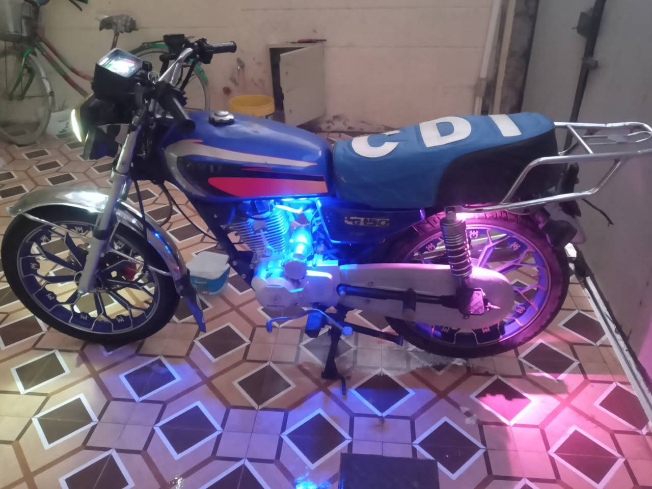 سلام عليكم
دراجة للبيع سيفان موديل 24 محرك 150cc كهربائيات كاملة السعر ((600))
للتصال او للستفسار (***********)
