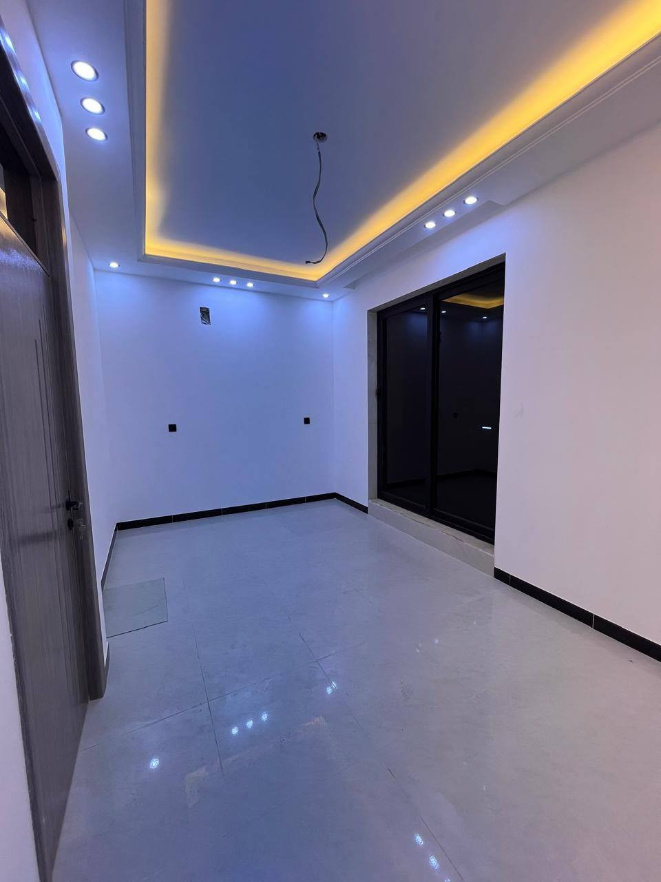 للايجار في السيدية بيت ٥٠متر زيرو ٢٠٢٦ مودرن 
بناء درجه اولى راقي جدا 🚫 يؤجر تجاري فقط🚫
يحتوي على ٣غرف نوم وصاله + مطبخ وخدمات كامله
للاستفسار التواصل عالرقم: ***********
مكتب المصطفى للاستثمارات العقاريةـ مقابل لحوم جويلي
