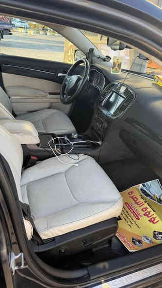 السلام عليكم 
كلايزلر اوباما للبيع سياره جاهزه باسمي محرك 3600
قطعتين صبغ الباب عكس السايق والمدكر بنفس الجهه 
وارد أمريكي
مديل 2016 اصل 
ماشية 238000km
حداده جديده
2C3CCAEG4GH12790رقم الشاصي  
مواصفاتCفتحة سقف فول 
السعر 210
للاستفسار 
***********
