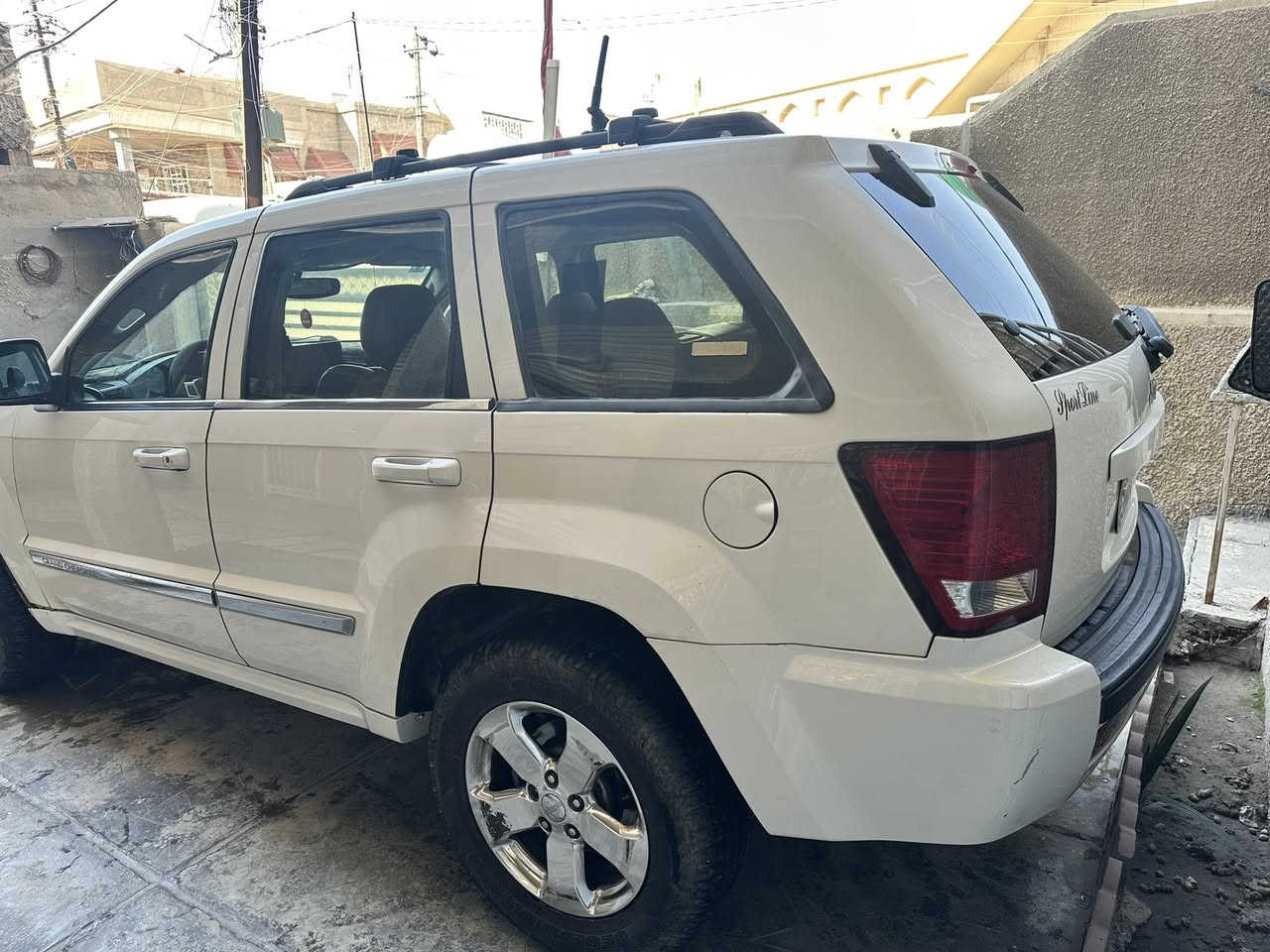 🚙 جيب كْراند شيروكي 2008 - أبيض لؤلؤي 🚙
📍 رقم بغداد دولي - السيارة باسمي

🔹بيع او مراوس حسب الرغبة

🔸 المواصفات العامة:

• محرك V6 سعة 3.7 لتر اقتصادي وعزم ممتاز

• جير أوتوماتيك 5 نمر

• تبريد وتدفئة ممتاز، نظام تعليق مريح

• مسجل أصلي + سستم صوت قوي

🔸 الإضافات المميزة:

• كشنات SRT رياضية جلد فخمة

• ويلات قياس 18 مع تايرات جديدة

• شاشة 12.5 إنج حديثة تدعم:

• Apple CarPlay + Android Auto

• WiFi + GPS

• كار بلي بلوتوث بدون واير

• السيارة بدون أي نقص – صدر جديد بالكامل

• نظيفة جداً ومممشاية، مفحوصة وجاهزة للنقل

🚗 سيارة جاهزة بيه صبغ قطعتين
جاملغ خلفي  ايمن
باب سايق

📞 للاستفسار:***********
