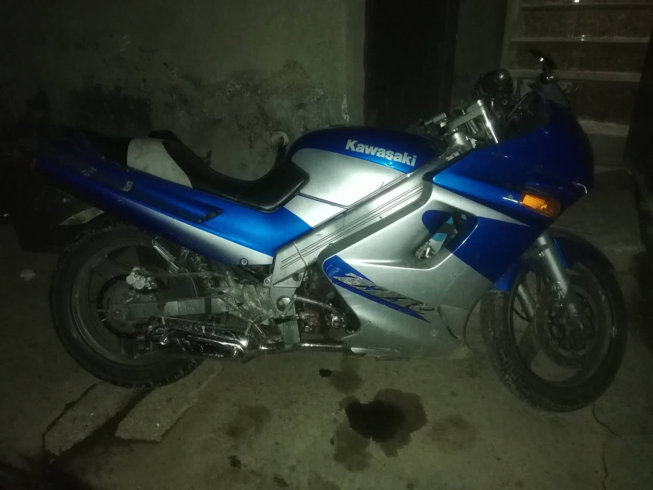 بطح بأنده محرك 250 كفرات مابيها شي مكينه شغاله محور مال قفاز نضيف كله شغال فقط عندي الزنير مكطور وباقي كله شغال 300  قفل  شراي يجي خاص مو شراي لا يتعبني


**إذا كنت صاحب هذا الإعلان وتريد حذفه لأي سبب، رجاءا أرسل رسالة إلى الدعم الفني**