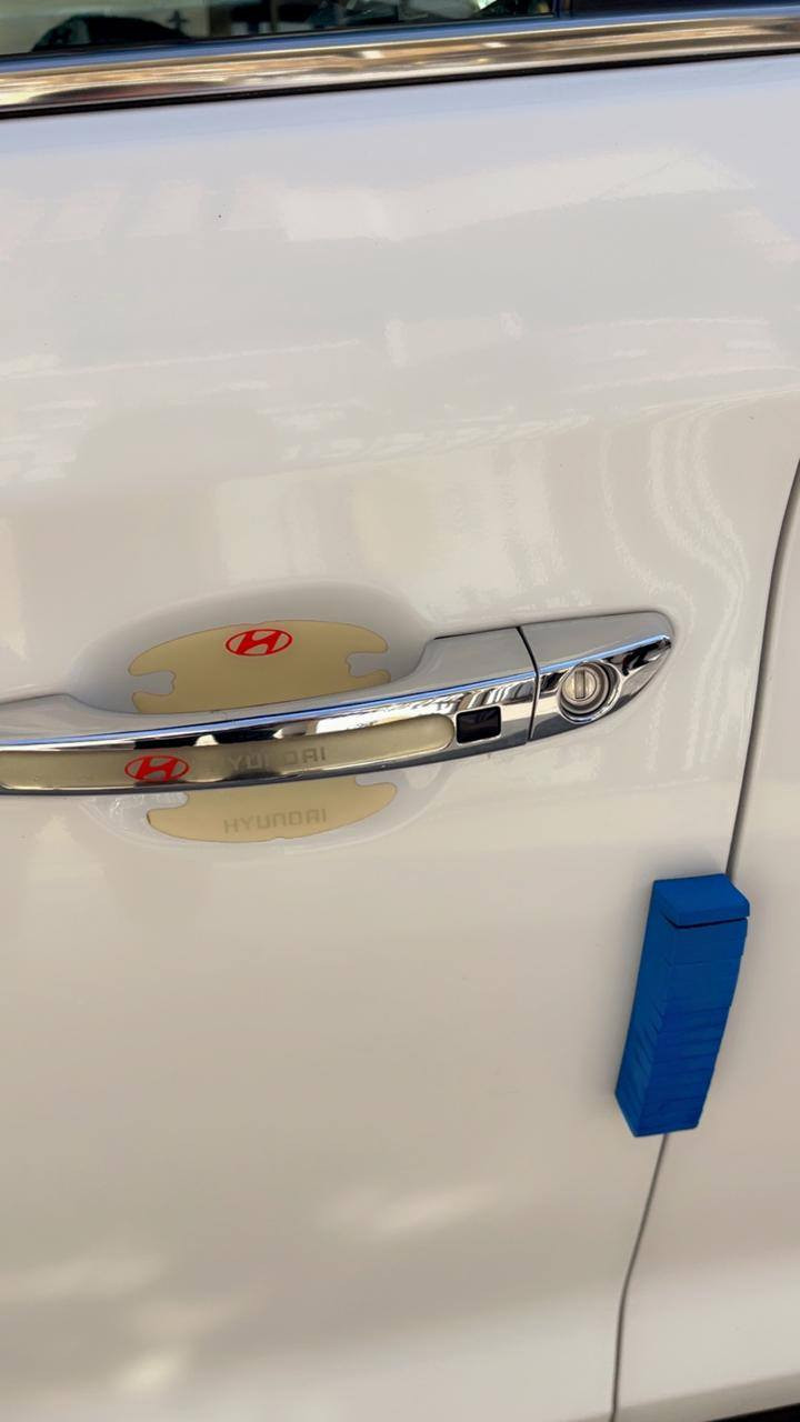 السلام عليكم
توكسان للبيع موديل (٢٠٢٠) بغداد مكفوله السياره ماعدى الي بالبنيد اثر شلع فابلون مكفوله من اي ظربه وصبغ السعر (٢١٥٠٠$) دولار ةبيها مجال مكان السياره بغداد الاتصال عالرقم (***********)
