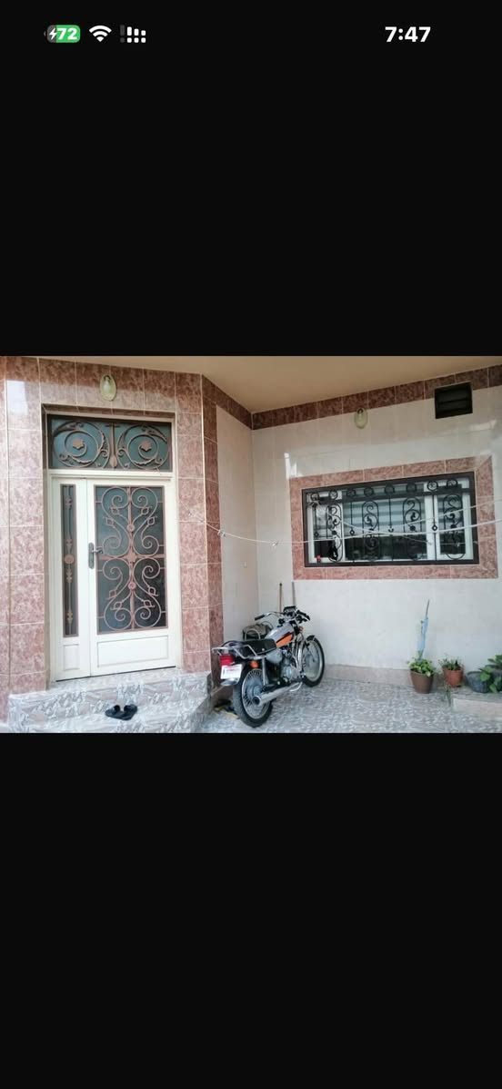 دار للبيع ٢٠٠م سعر مناسب جدا
طابوو صرف
حرية قرب السوق جدا 
درج داخلي وخارجي
طابق الاول   ٢ غرف نوم. هول. مطبخ. غرفة ضيوف.
طابق ثاني.  ٢ غرف نوم هول صحيات
سعر 160 وبي مجال 
للاستفسار *********** او *********** او زيارة المكتب ارو
