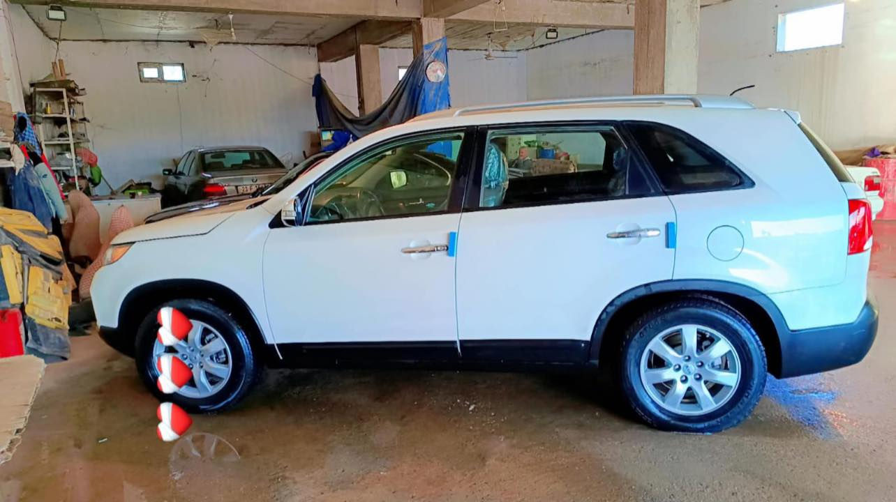 كيا Kia Sorento كلها على بلاد شرط
موديل ٢٠١٢ رقم اربيل الدولي سنويه جديدة هزه جديده شرط التحويل والوكالة بسمي 
محرك ٦ سلندر بشرط مامفتوح كير بشرط مامفتوح  
تخم تاير جديد ويل بلادي صدر امامي خلفي جديد 
تبريد تدفئه شغالات سياره حيل حلوه وجاهزه ع اخر حبايه ماتحتاج منك اي مصرف سياره مالت بيت ماتعبانه ابدا السياره احلى من الصور 
سياره كلين بدون ضرر فقط بارد بجاملغ امامي قليل حيل ملاحضات بسيطه حيل بيها 
بطاقه بانزين بيها ….

السعر ١٦٠ ورقه بيها مجال للشراي 

رقم تلفون ***********

خاص ماجاوب
