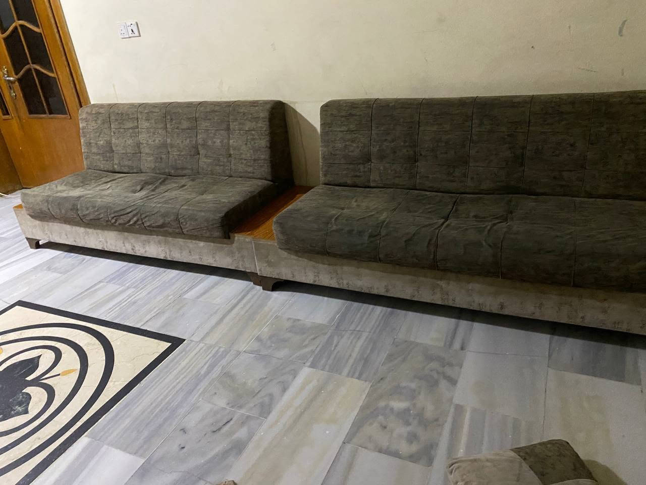 تخم مستعمل🔥
القماش يحتاج تنظيف أو تبديل حسب الرغبة.
الخشب قوي جدًا ومتين وما بيه مشاكل.
مناسب للي يريد يجدده أو يغير القماش عليه.
سعره 200 ألف.


**إذا كنت صاحب هذا الإعلان وتريد حذفه لأي سبب، رجاءا أرسل رسالة إلى الدعم الفني**