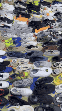 السلام عليكم شباب شلعه مال احذيه للبيع بيه فوك ١٥٠ قطعه كل القياسات موجوده من ٣٩ الى ٤٧ كل المركات موجده السعر مليون ونص العنوان بغداد الشعله شباب اي استفسار ادخلي على الوتساب مامتواجد فيس الرقم ***********
