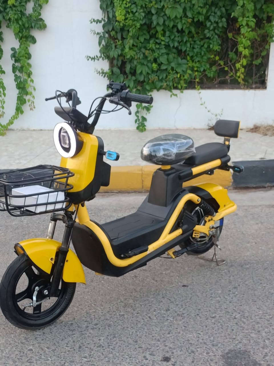 ماطور شحن حجم 14 فول مواصفات اخو الجديد220الف بطاريات بشرط مكان أربيل هفلان *********** أربيل, العراق
