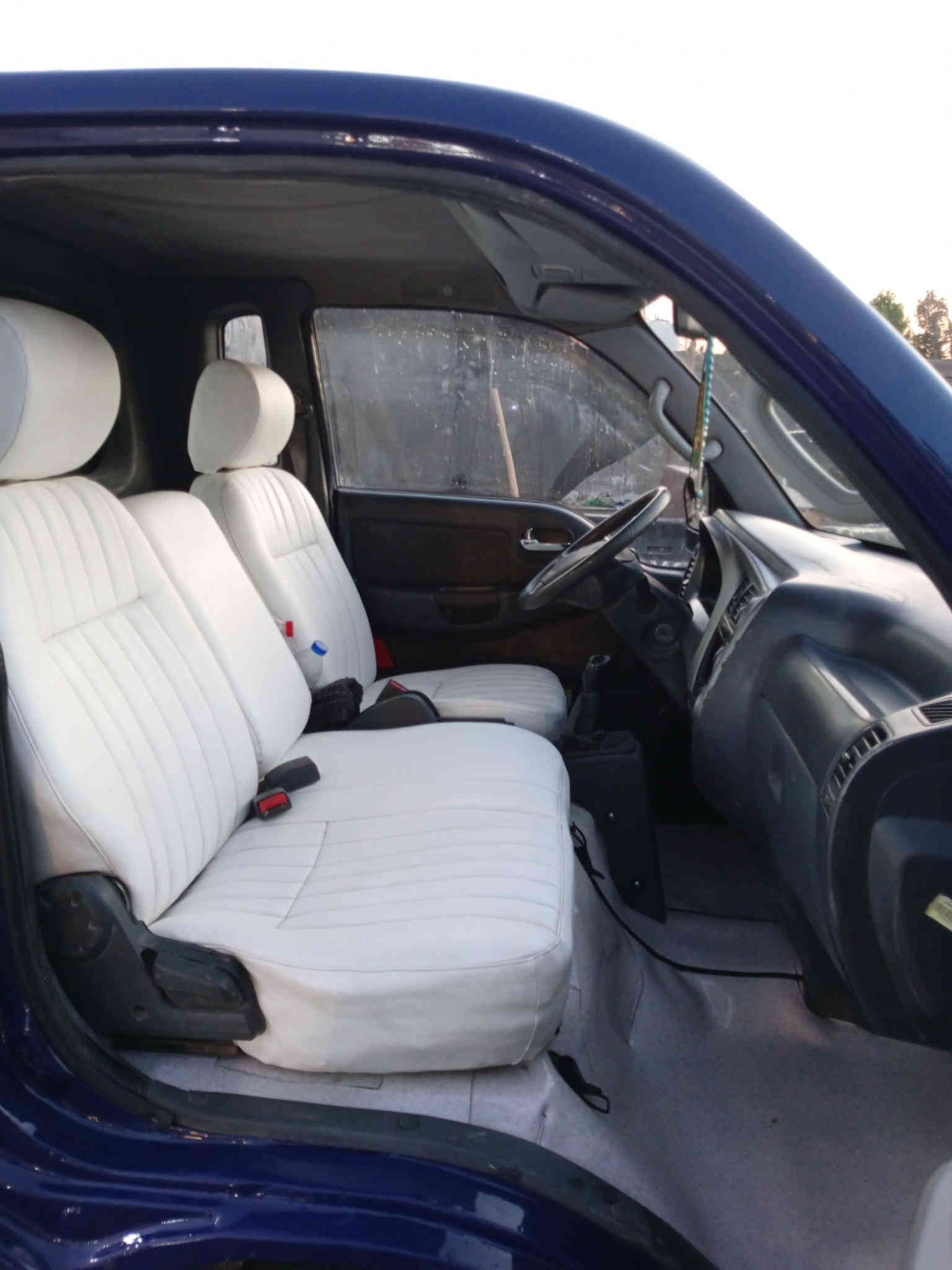 ***********
السلام عليكم كيا بنجو 3 موديل 2009 لا ضربه ولا قياس السياره مصبوغه للجماليه شاصه اصلي بليته اصلي صاحب الشرعي بيتها بالبلديات بغداد محدثه موديل 25 السياره صدر بريك اغراض تايرات كامله السياره جاهزه ماذب عليها ربع والسياره خليجيه مكينه خير من الله مكينه وقير بمناصير 3 000 والسياره جاهزه للشغل
