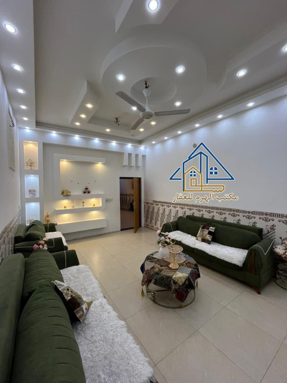 بيت للبيع في حي الدوانم (المعمل) ✨

📏 المساحة: 200 متر

🏡 الواجهة: 10 م — النزال: 20 م

🛏️ غرف النوم: 2

🚿 الحمامات: 2

📍 الموقع: موقع مميز جداً قرب جامع قاسم الكليدار مباشرة، على شارع 15 تبليط

🏗️ البناء: حديث وشغل درجة أولى

💰 السعر: مناسب جداً وفرصة ما تتعوض

📞 للاستفسار:

***********

***********

📌 مكتب الهرم للعقارات — متخصص بالعروض المميزة والفرص النادرة

إذا عندك عقار للبيع أو للشراء، لا تنسَ تراسلنا �
