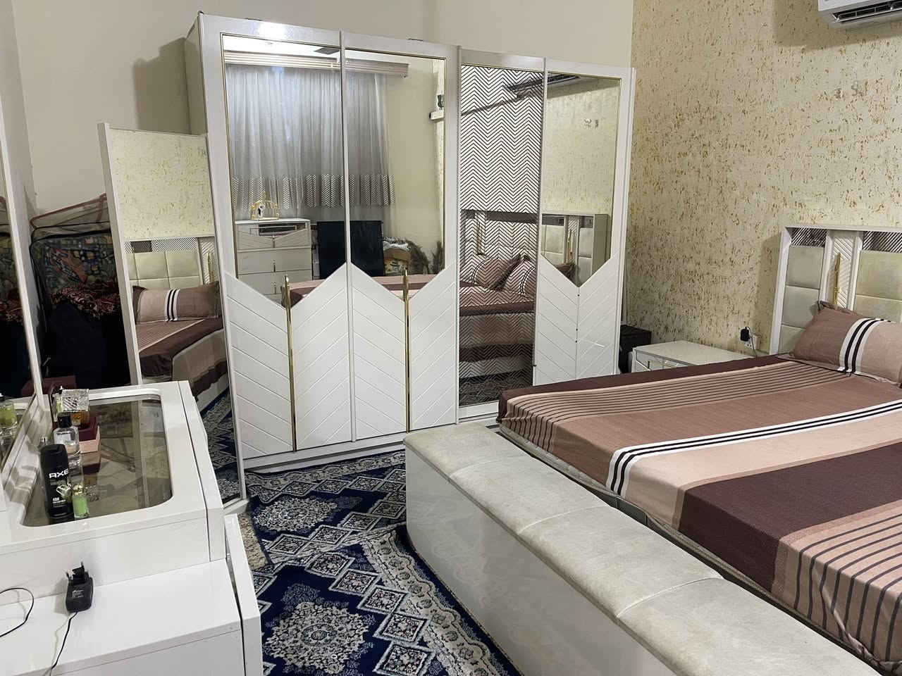 سلام عليكم عندي غرفه نوم تركيه وعندي تخم وطبلات وعندي ميز طعام للبيع مكاني اليرموك


**إذا كنت صاحب هذا الإعلان وتريد حذفه لأي سبب، رجاءا أرسل رسالة إلى الدعم الفني**