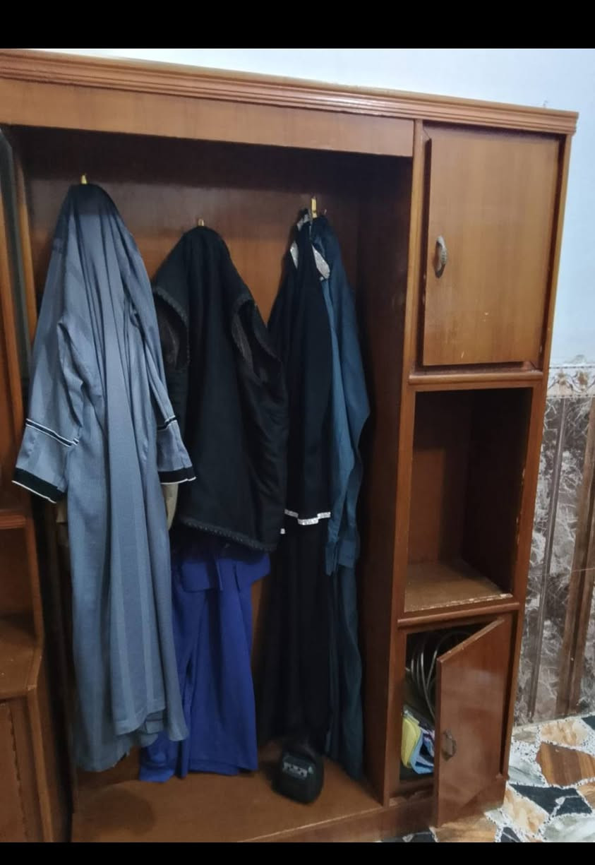 غرفه اخشاب للبيع السعر 550 المكان الرمادي التاميم.     ***********
