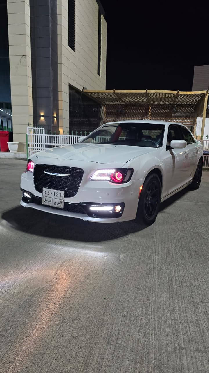 السلام عليكم
كرايسلر S300 موديل 2016  وارد امريكي بيها جاملغ وبنيد ولغد مبدل
وشويه بارد بجاملغ الخلفي سياره S فول مواصفات معروفه مواصفاتها بس بانوراما مابيها دمام بصندوك كشن حضن كشن كهربائي تدفئه ويل 18 وتخم تاير مكينه 3.6 مكينه وكير وحداده بلكارتون سياره جديده وحلوه لايت عدسه زرع عين حمره شرط نهار رقم اربيل سنويه منتهيه 
مكان السياره البصرة 
السعر 145 قفل بيها فقط حق جيه
 تفاصيل اكثر اتصل على رقم بي واتساب واتصال ***********
