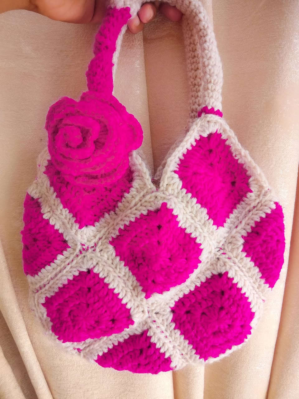 شنطه كروشيه من مربعات كراني شغل يدي 🪡🫶🏻🤍bail_y5


**إذا كنت صاحب هذا الإعلان وتريد حذفه لأي سبب، رجاءا أرسل رسالة إلى الدعم الفني**