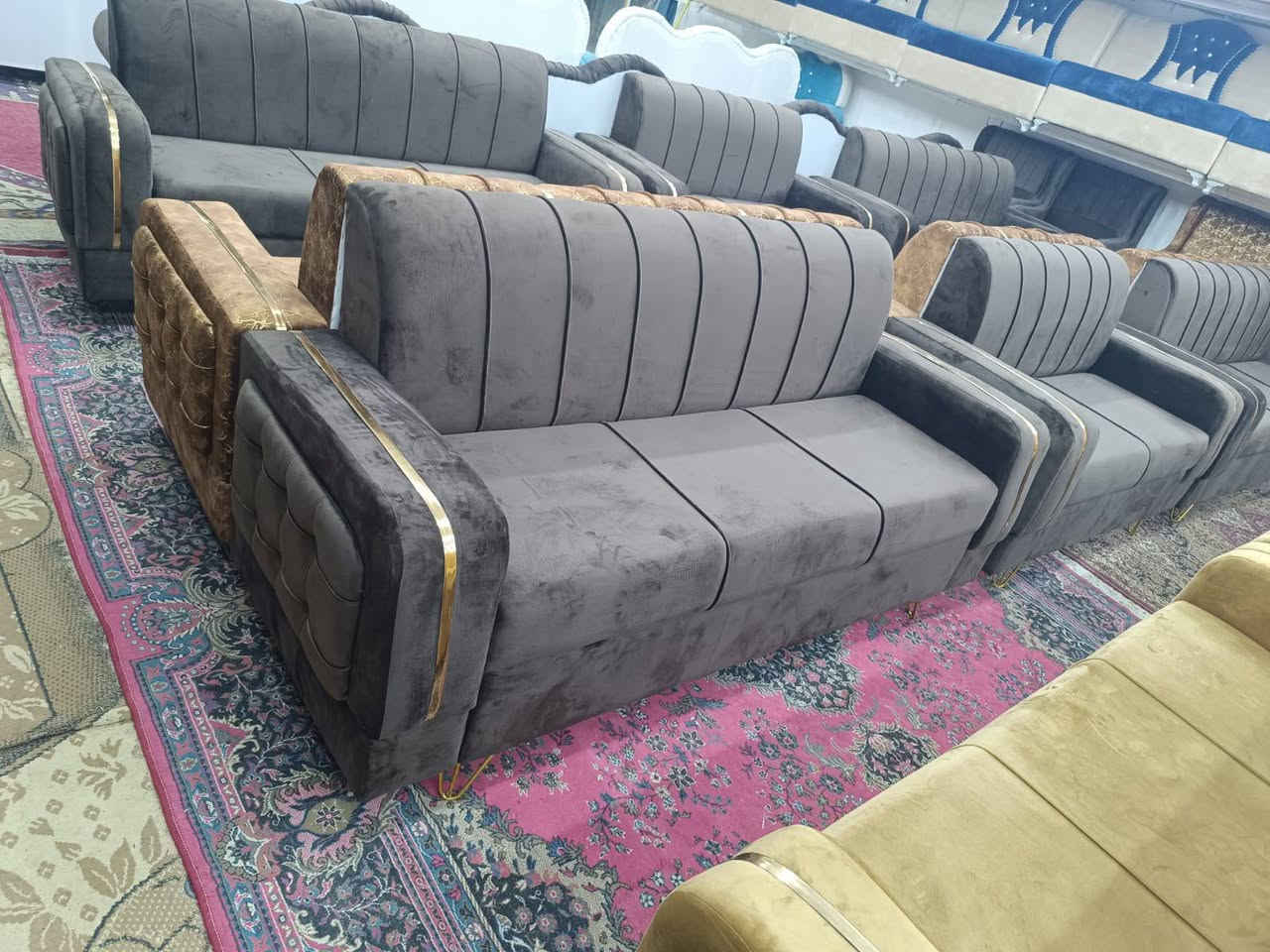 سلام عليكم اخواني اخواتي الاعزاء إني اخوكم من النجف الاشرف عندي معمل و معرض لبيع الاثاث تخم قنفات و ديوان ونعمل على حسب القياسات المطلوبة وبأسعار تنافسية جدا 
العنوان حي عدن مجاور الميزان مقابل حي الأنصار لتواصل معي واتساب او اتصال ***********
