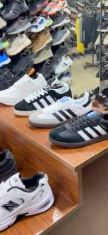 سلام عليكم شباب احذيه ماركه اصلي جمله مفرد موجود اي قطعه موجود سعرها6الف متواجد فقط سيم كارت رقم تلفوني ‭0781 409 4039‬
