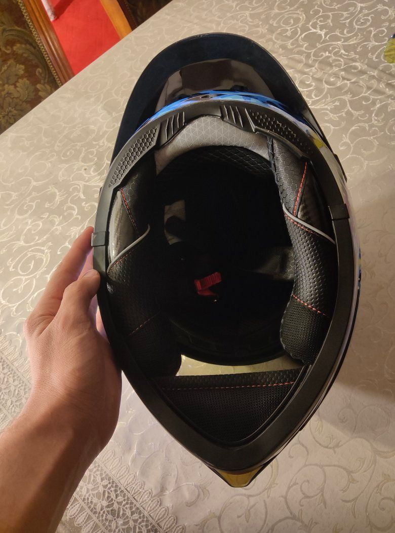 السلام عليكم خوذة جودة اصلية للبيع 

متوفر توصيل لكافة المحافظات
واتساب ***********
