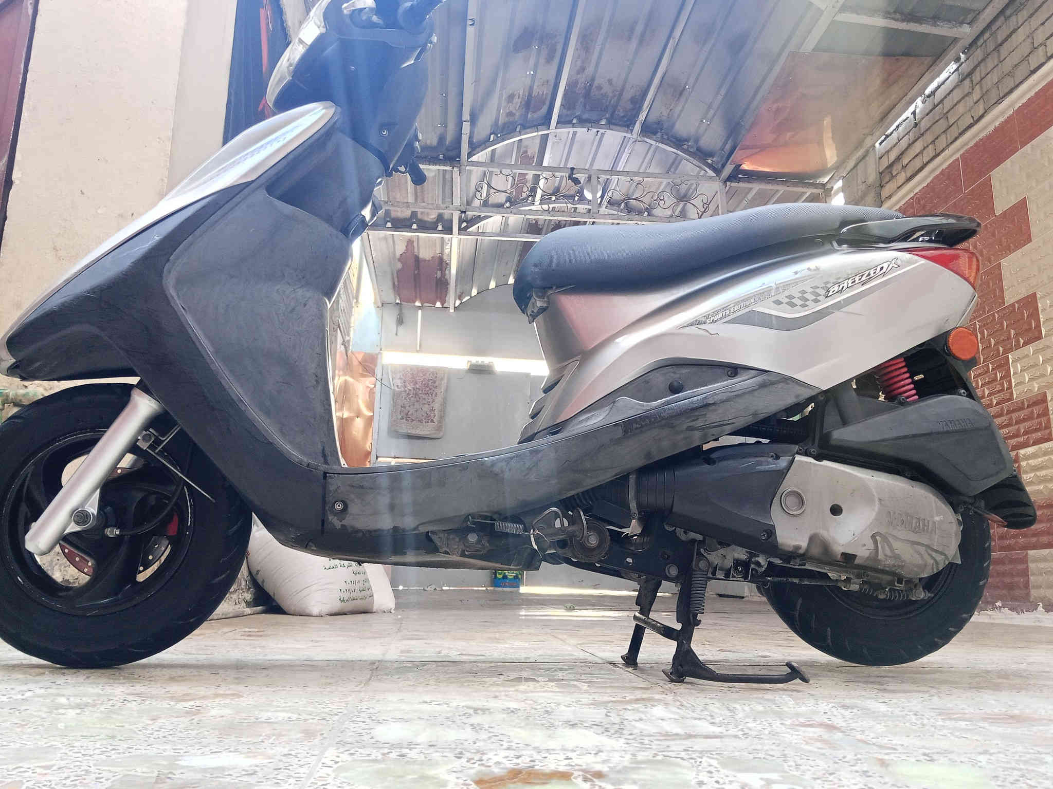 السلام عليكم
دراجة بغبغاء ياباني جديدة جديدة
دراجة سرعة 140+ نوزل + خطين + سلف اصلي
ستاند كهرباي حساس+ وراقها ابسمي+ محرك ناعم ومكفول 
كفراتها اصلية ومختمه ختم واحد مع محرك 
كهربايات عدادات كيجات دبلات كلها شغال 
شلعة معدل خير من الله دراجة جديدة بمعنه كلمه
الشراي يتصل *********** شرط جيب فيتر وتعال فحص براحتك
