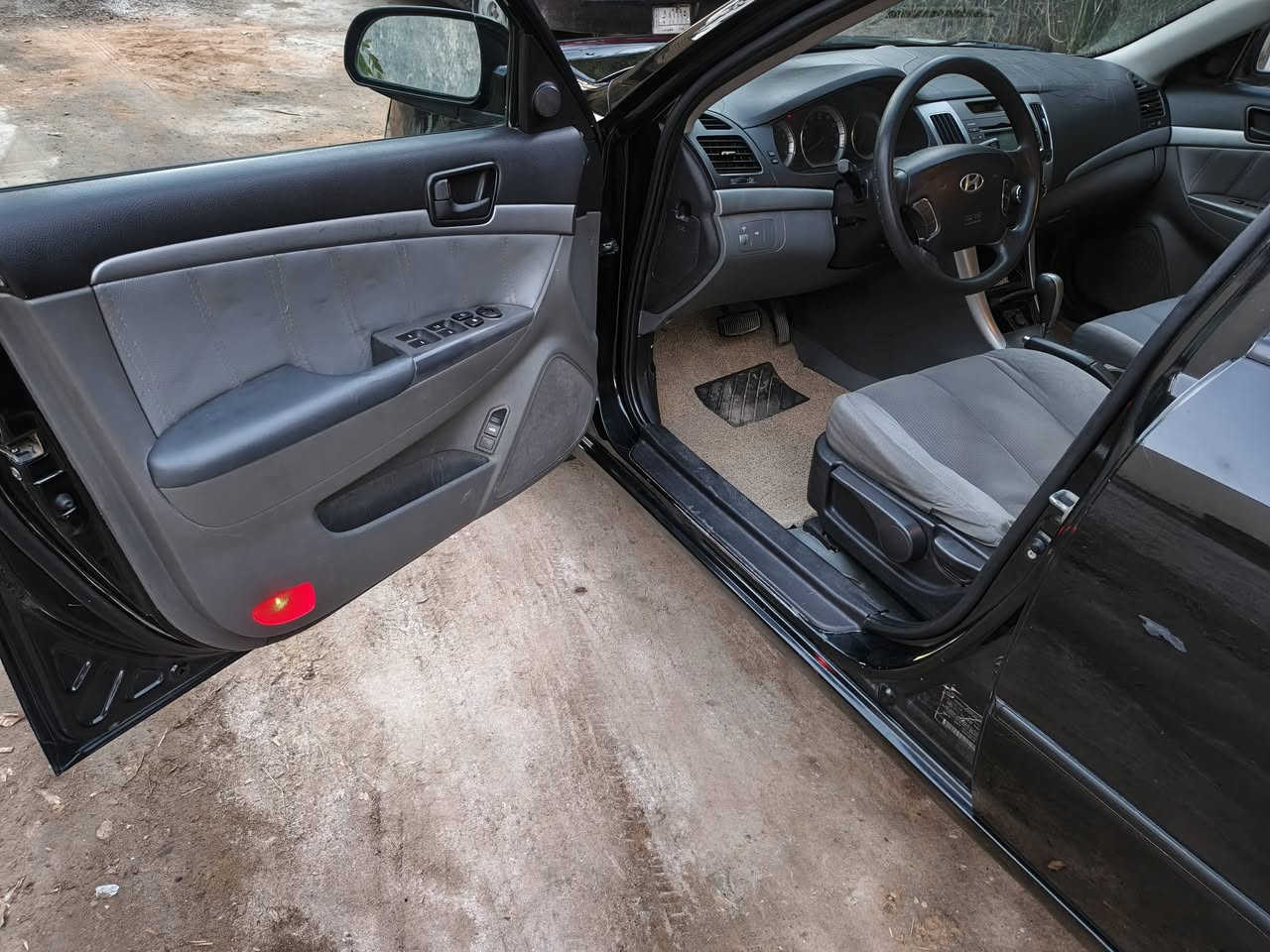 سوناتا ٢٠٠٩ مكفوله كفاله عامه من كلشي من صبغ من تبديل من حادث حته الدعاميات ليبل واحد محرك ٢٤٠٠ مكفول حداديه زيرو كير كهربائيات كلها ع البلاد تدفئه تبريد ماناقصها شي وسعرها سعر البيها حادث ١١٠ وبيها مجال قليل صدكوني احلا من صور شكلها لان جديده مال جناي صالها عندي ٨ سنوات ومداريها الي يعجبها يشتري يستاهلها والله يرزقه بيها تريد وكاله تريد مداور اني بالخدمه  مكانها النجف الكوفه للاتصال ‏‪***********‬‏
