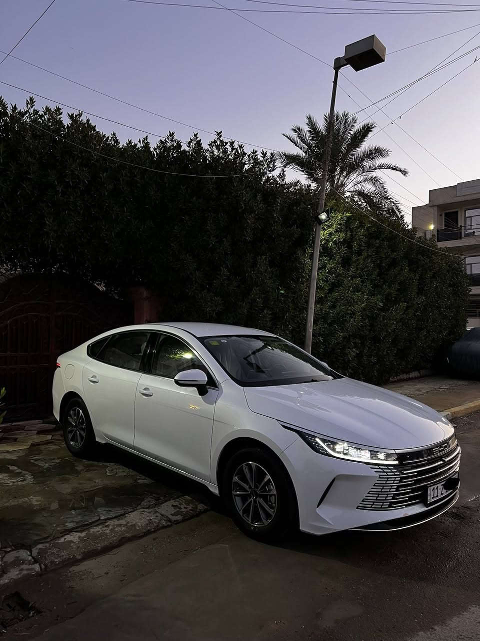 السلام عليكم
للبيع مرقم بغداد ، تحويل مباشر ، زيرو ، كفالة عامة ،

BYD ديستروير  2025  05  

السعر : ...،20،500 مليون دينار 

.ابرز مواصفات السيارة
زيرو، بصمة، 
كروز سرعة، 
شاشة دوارة،
 لايت زينون، 
حساسات خلفية، 
كاميرا خلفية، 
تبريد قطعتين، 
كشنات رياضية جلد ابيض، 
ويل R16، 
اشاير المري، 
كير ماوس، 
تحكمات ستيرن،
.انظمة القيادة
 محرك 1500 هايبرد، 
كهرباء ،
بانزين ،

 ملاحظة : جميع المحقات مع السيارات 
العنوان 📍
بغداد شارع فلسطين ، حي المستنصرية

للتواصل : ***********
