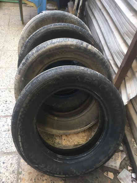 تخم تايرات قياس ١٧/٦٥/٢٢٥ نظيف جدا السعر ١٠٠ مكانه بغداد موبايلي ***********
