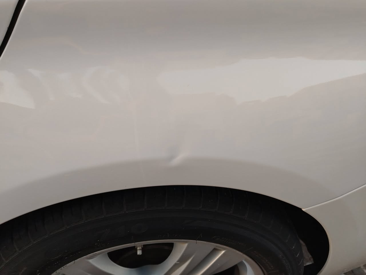 ماشية 154 كيلو وقابلة للزيادة
السيارة استيراد خاص مواصفات خليجية
وواضحة من خلال الصور
حساس خلفي
جام اوتو
ماسحات اوتو
حساس اطارات
شاشة اعطال
تحكم ستيرن جهتين
بصمة
إطفاء ذاتي
سي دي
اواكس
بلوتوث
تدفئة كشنات
كشنات قماش كابوي

البدي مكفول كفالة عامة عدا توجد وتصليح بارد علكد اصبعين موضح بالصور بالجاملغ الخلفي للسايق 
گير ومحرك مكفول بعدة على وضع الشركة 
صدر السيارة جيدجدا....... 
الكهربائيات شغالة تمام مع ملاحظة فقط طوافة البنزين تتأخر في القراءة لكن شغالة تمام
باقي المواصفات مرفقة بالصور ومعروفة
للاستفسار الاتصال على
***********
مكان السيارة بغداد حي الجهاد
