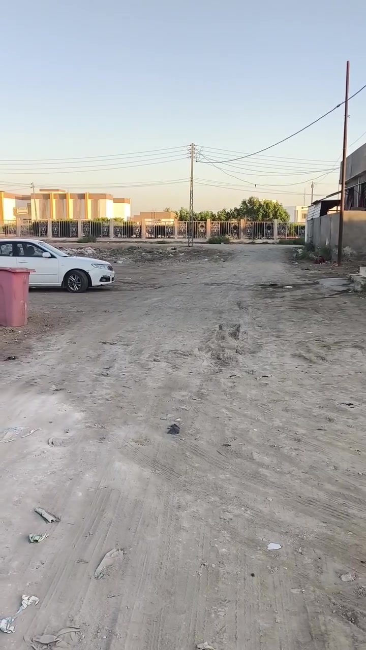 قطعه سكنيه مساحته 262م تقع حي الحسناوي قرب مدارس صينيه موقع جيد الاستفسار الاتصال على الارقام التاليه ***********او ***********او مراجعة مكتب النخله الذهبيه موقع المكتب شارع مستشفى الامام علي
