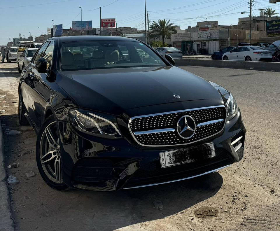 السلام عليكم
E300 
80mile 
وارد امريكي 
صبغ دعامية فقط اماميه 
كت amg بلادي اصل 
السعر 26 
***********
